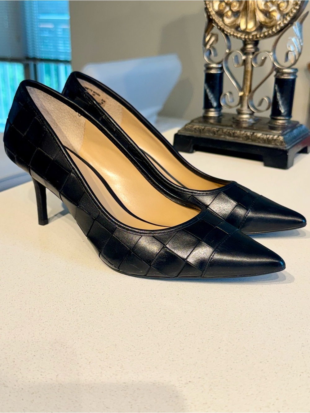 NEW RALPH LAUREN: Lanette Woven Leather PumpColor: Black
Size: 7